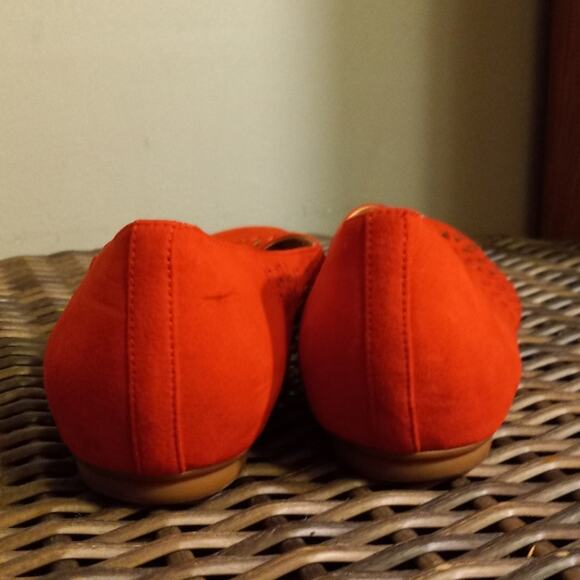 Tahari Innside Red Suede Perforated Ballet Flats Womens 9 Dopamine Dressing - Picture 5 of 9